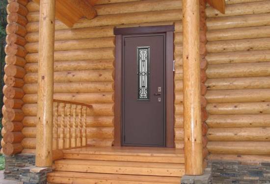 двери в деревянный дом